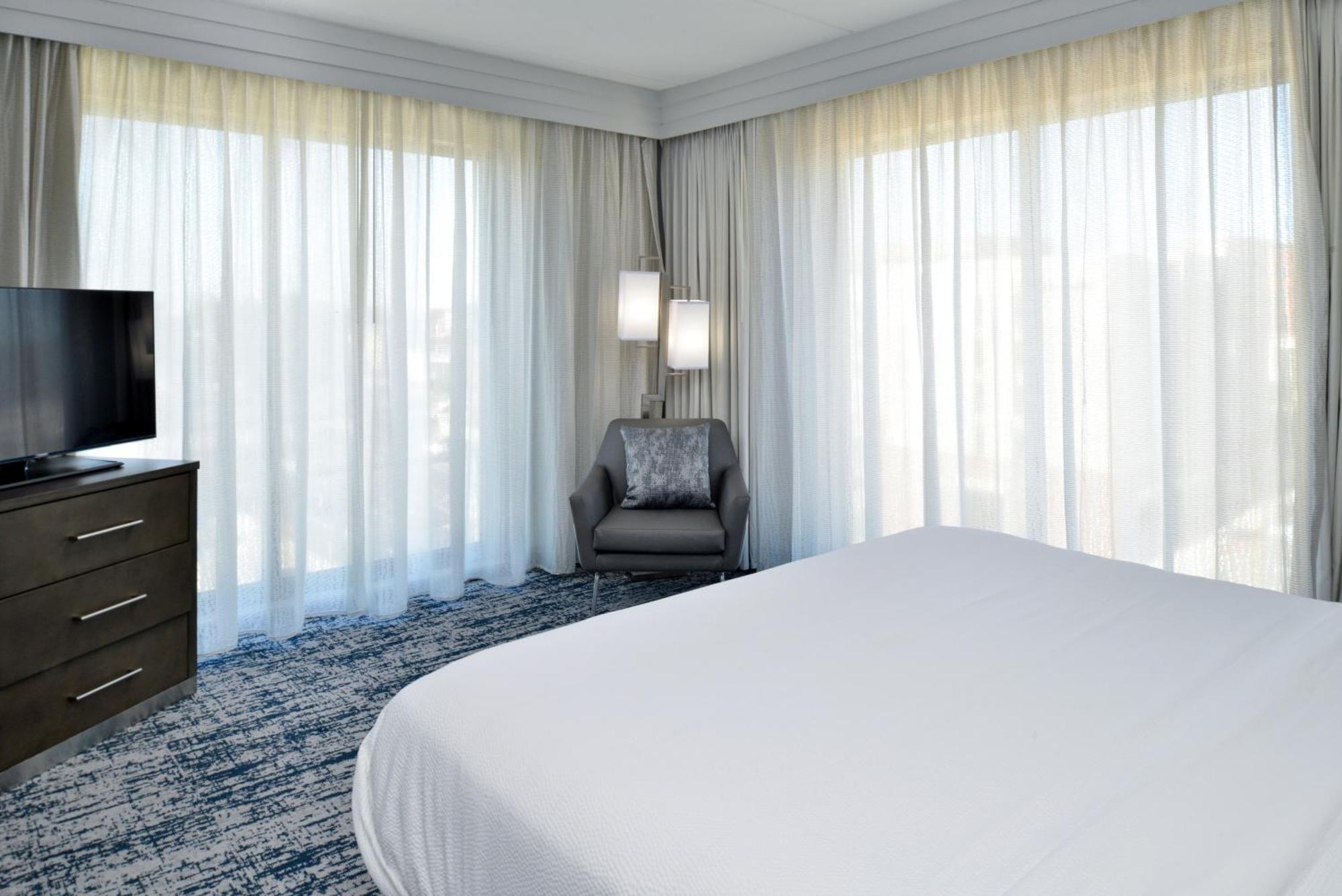 Courtyard By Marriott Wilmington Downtown/Historic District Hotel Bagian luar foto