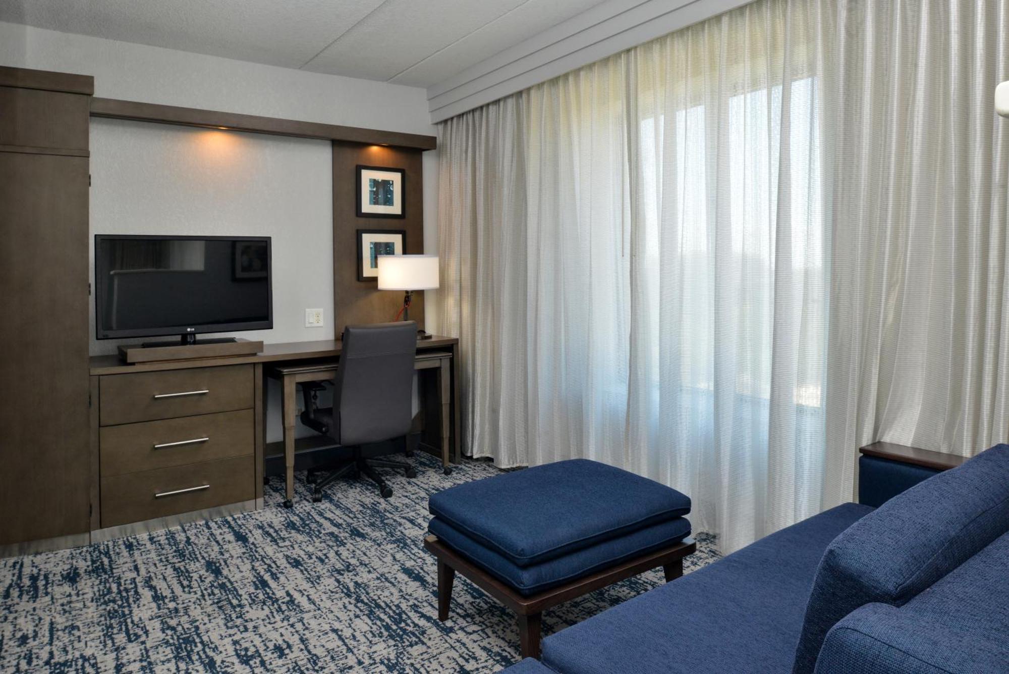 Courtyard By Marriott Wilmington Downtown/Historic District Hotel Bagian luar foto