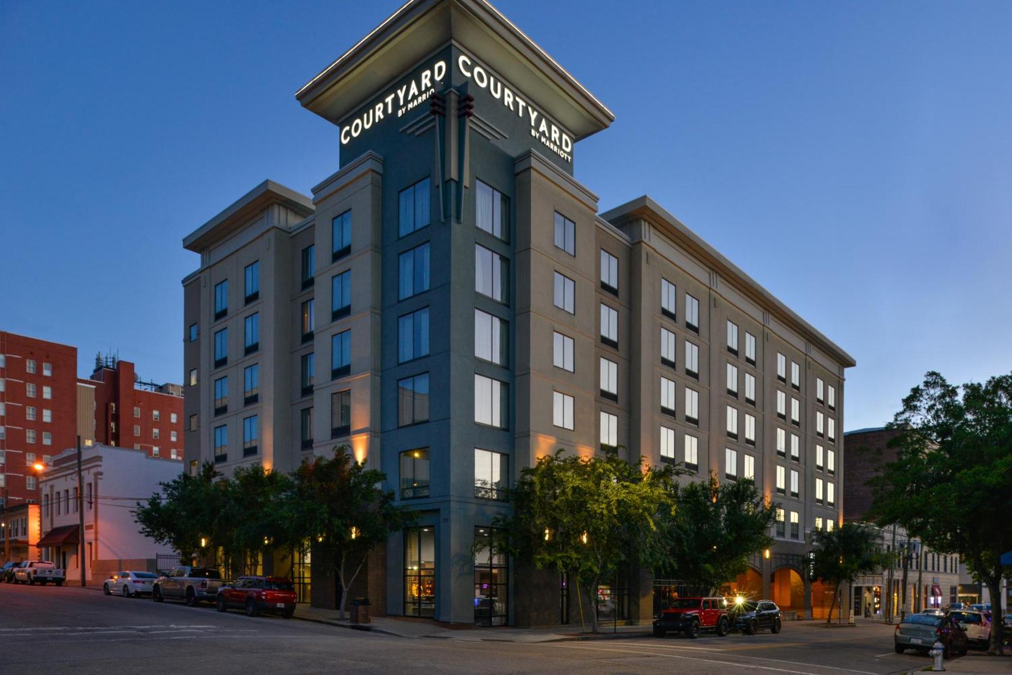Courtyard By Marriott Wilmington Downtown/Historic District Hotel Bagian luar foto