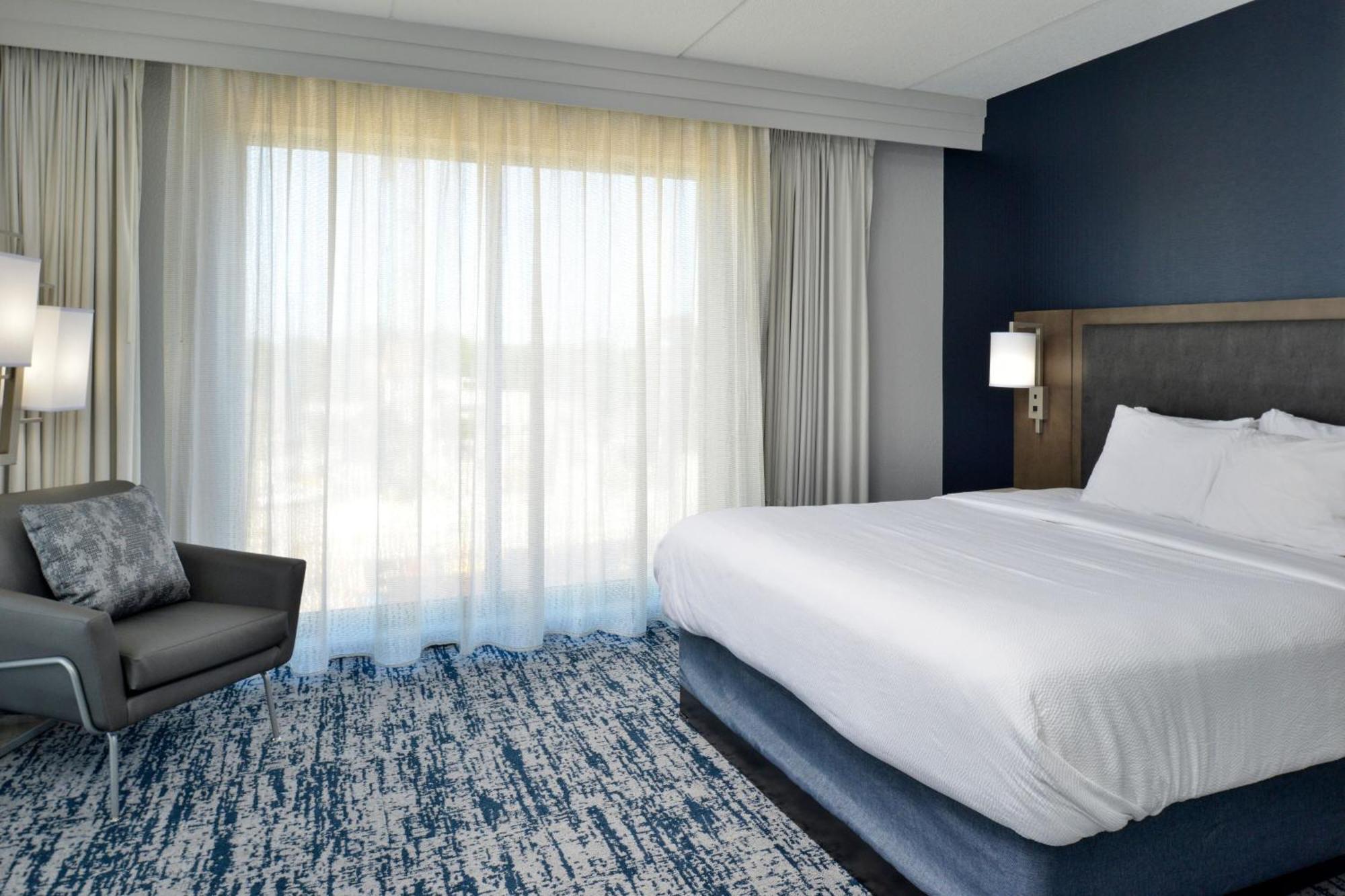 Courtyard By Marriott Wilmington Downtown/Historic District Hotel Bagian luar foto