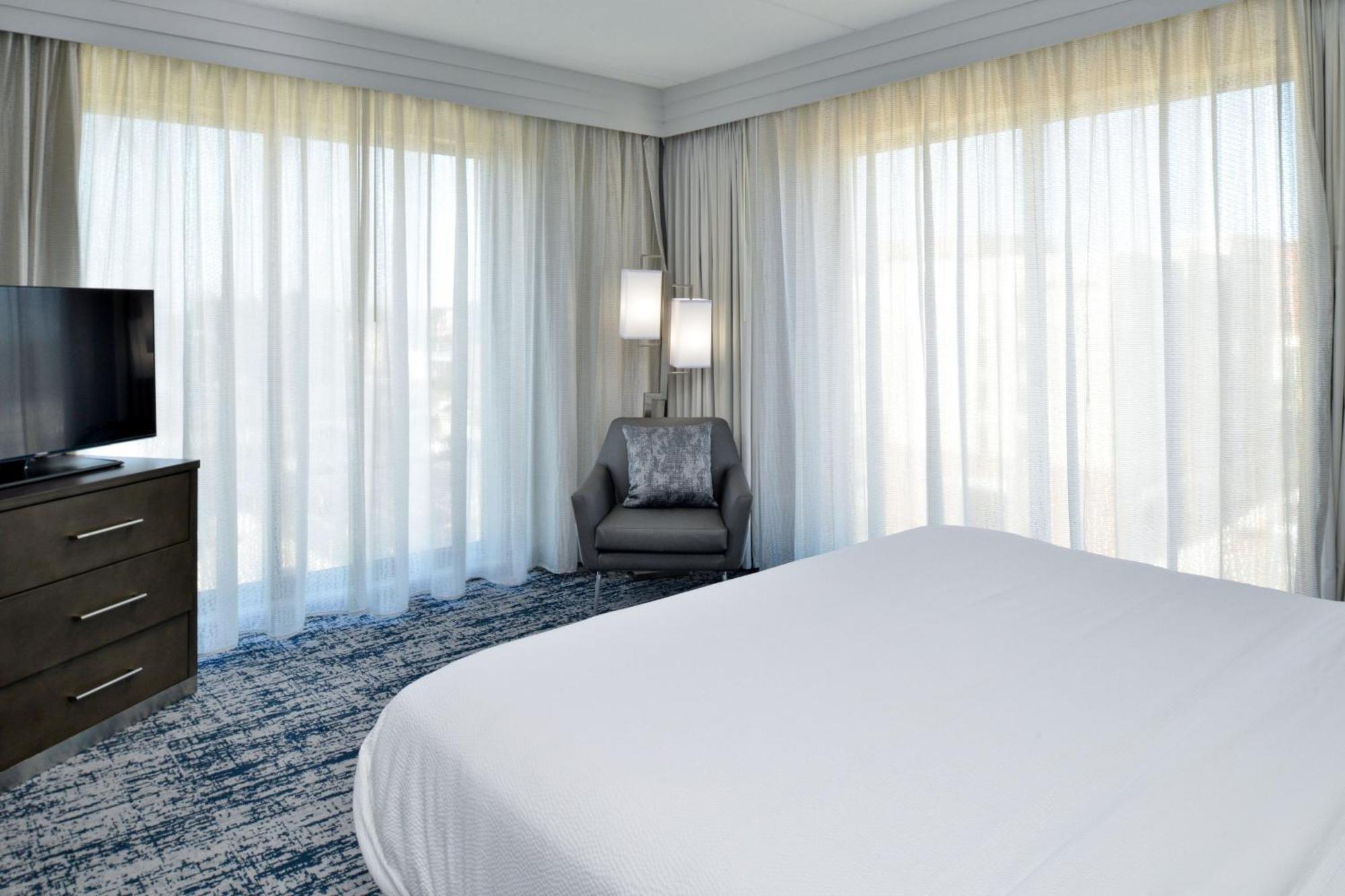 Courtyard By Marriott Wilmington Downtown/Historic District Hotel Bagian luar foto